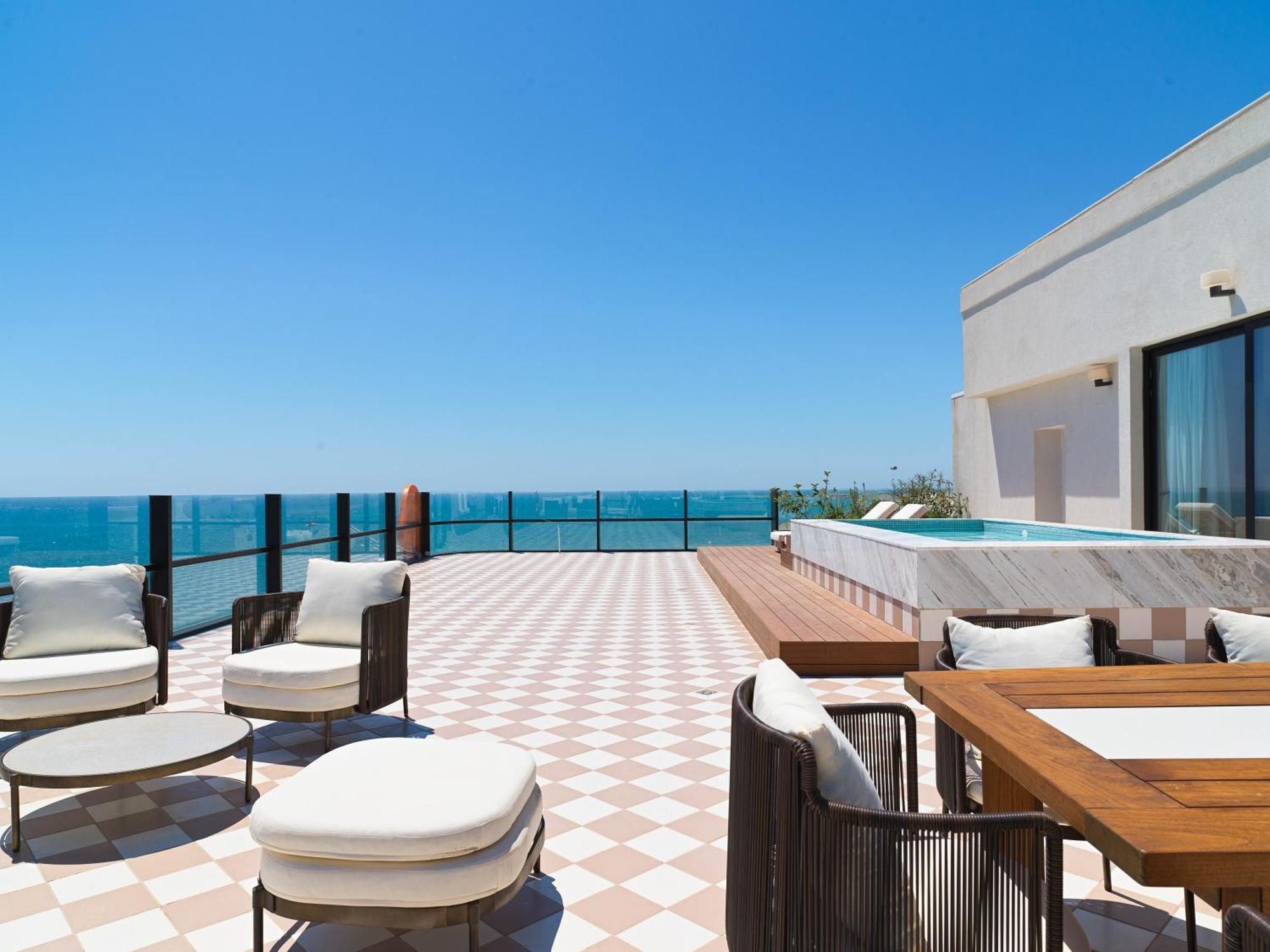 Liv Mackenzie Beach Suites Larnaca Adults Only Εξωτερικό φωτογραφία