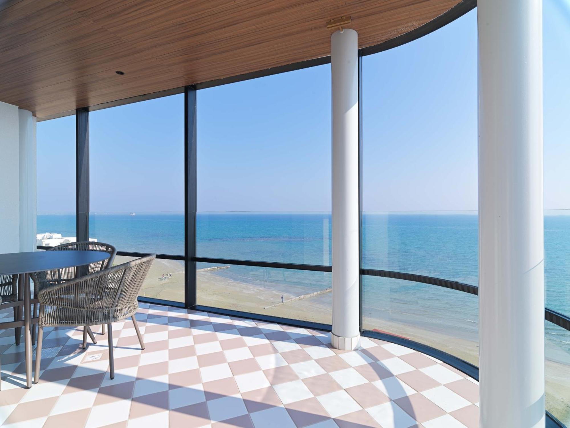 Liv Mackenzie Beach Suites Larnaca Adults Only Εξωτερικό φωτογραφία