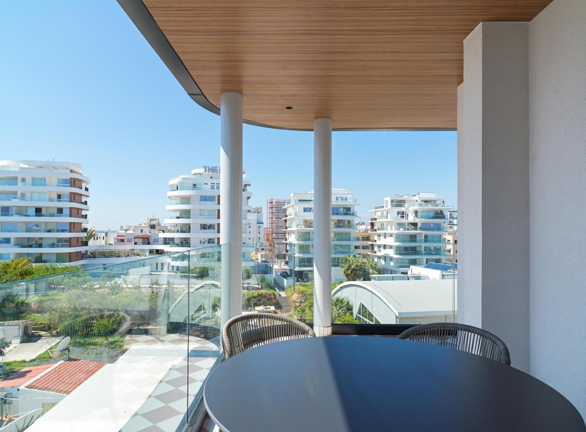 Liv Mackenzie Beach Suites Larnaca Adults Only Εξωτερικό φωτογραφία