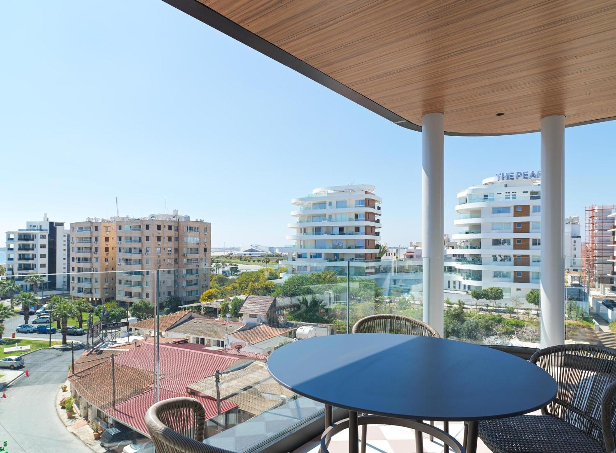 Liv Mackenzie Beach Suites Larnaca Adults Only Εξωτερικό φωτογραφία