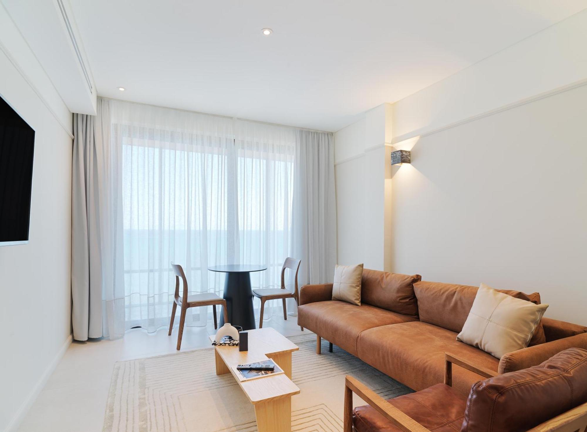Liv Mackenzie Beach Suites Larnaca Adults Only Εξωτερικό φωτογραφία