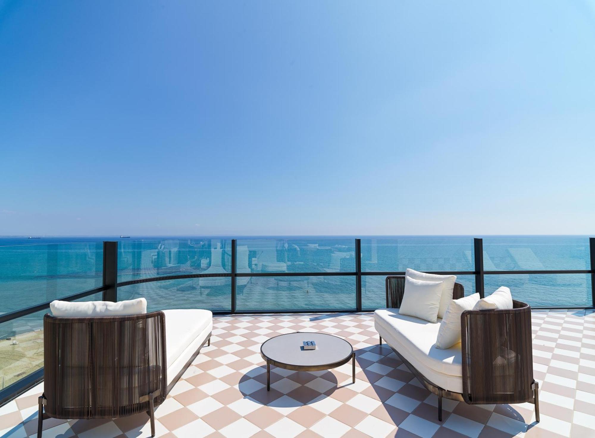 Liv Mackenzie Beach Suites Larnaca Adults Only Εξωτερικό φωτογραφία